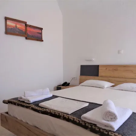 Adamastos Akrotiri (Santorini)